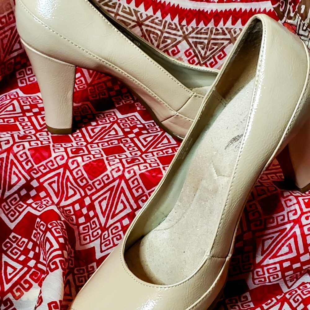 A2 by Aerosoles Nude ‘Big Ben’ peep toe pumps 8.5